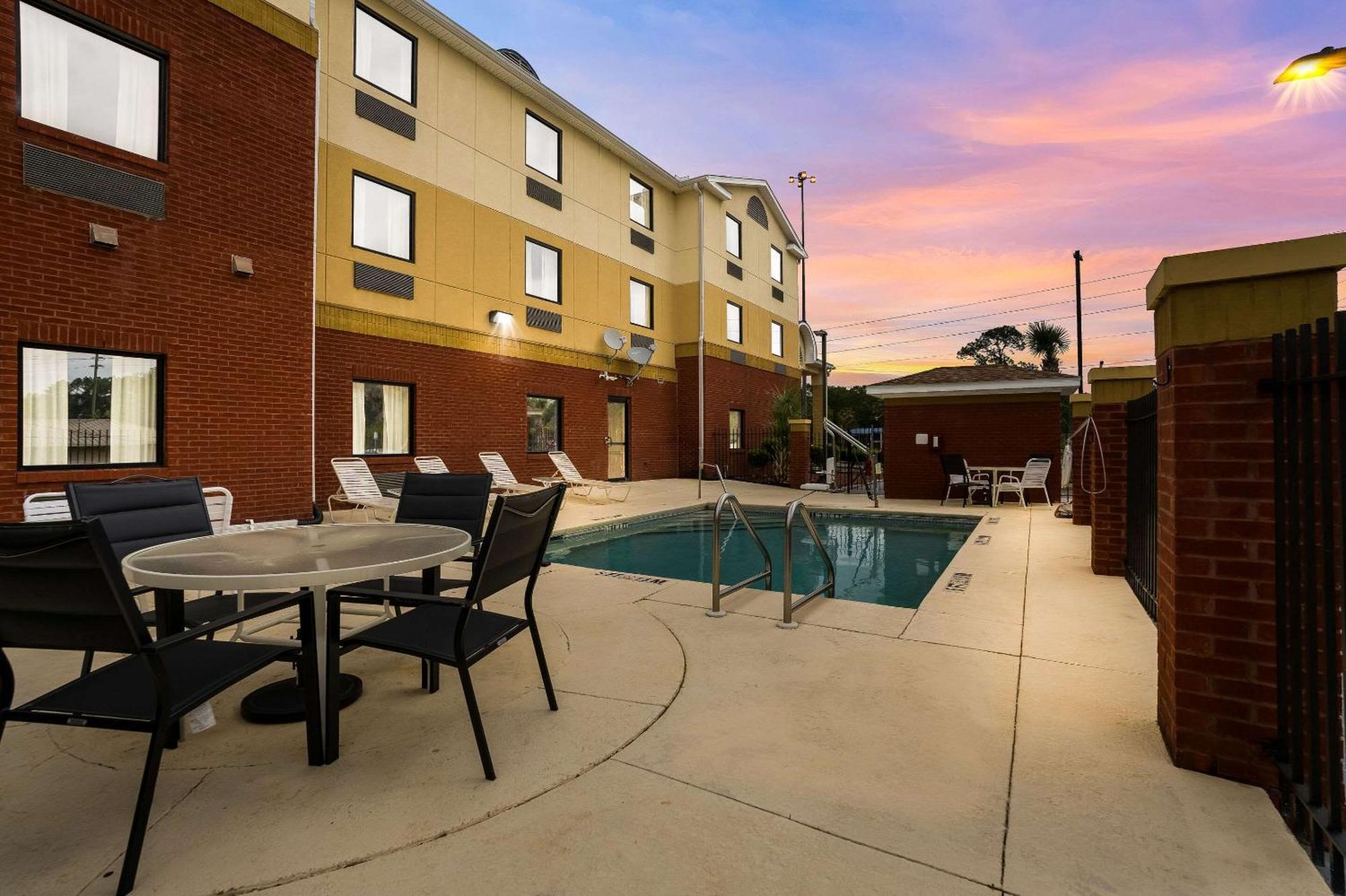 Comfort Inn & Suites Chipley I-10 Exterior photo